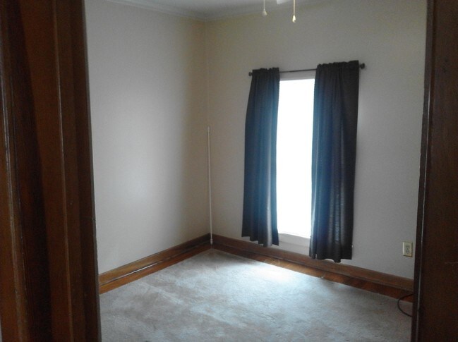 Bedroom - 6884 Schuyler Rd