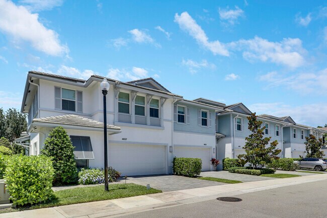 Foto del edificio - 4833 Pointe Midtown Rd