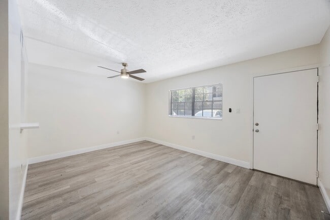 Photo - 3111 W Horatio St Apartment