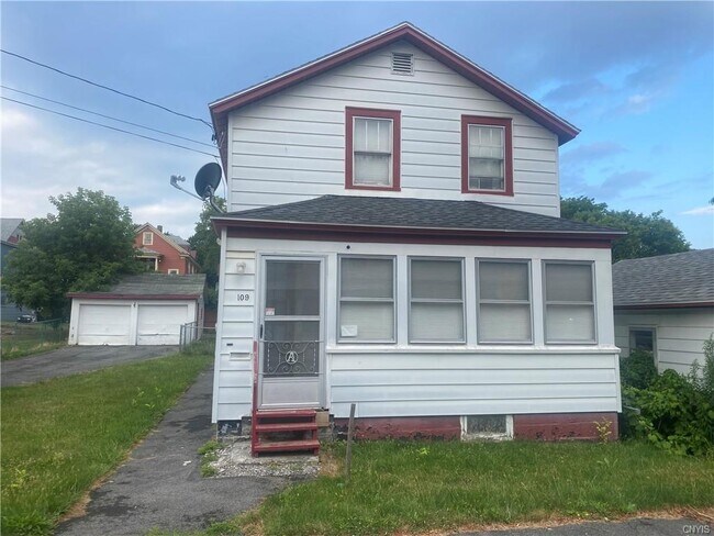 Building Photo - 109 Crysler St