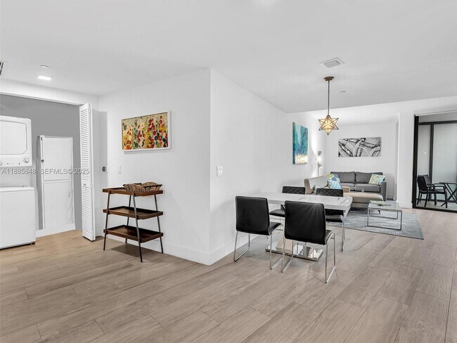 Foto del edificio - 121 NE 34th St