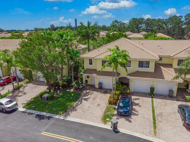 Foto del edificio - 1227 Imperial Lake Rd