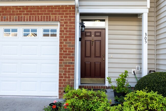 Building Photo - 305 Jamerson Ct