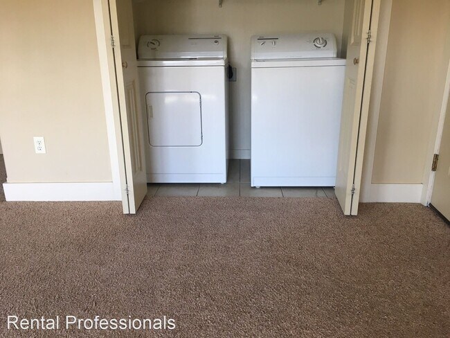 Building Photo - 2 br, 1 bath House - 2101 W. Durston, #8