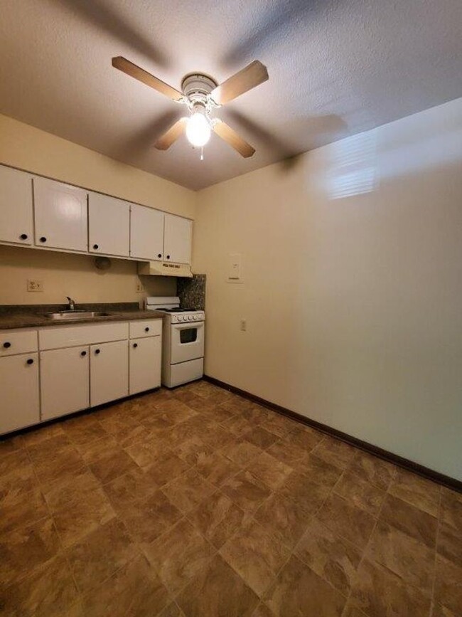 Interior Photo - JK Sully1075