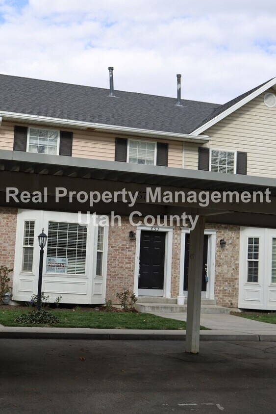 Primary Photo - Short term Lease! Pet Friendly Townhome