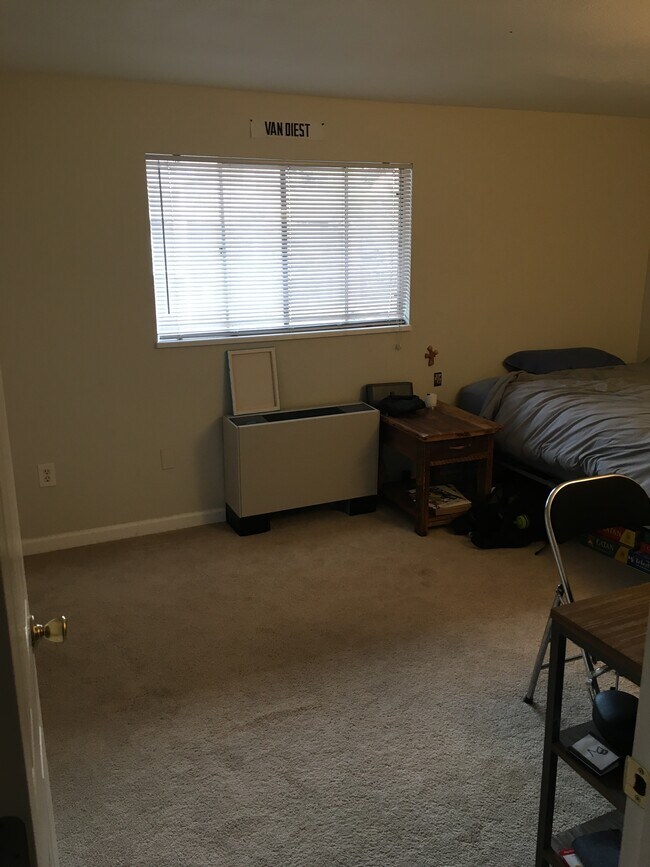 Dormitorio 2 - 3000 Colorado Ave