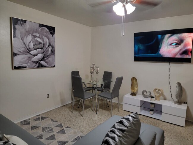 Foto del edificio - 458 E 24th St
