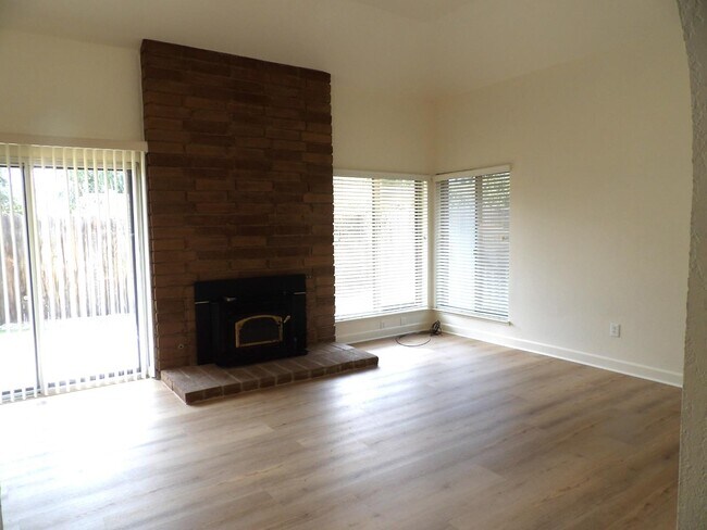 Foto del edificio - 5302 N Colonial Ave