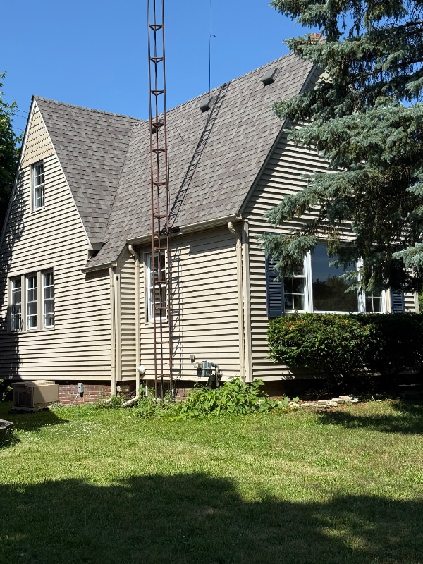 Building Photo - 2313 E Court St