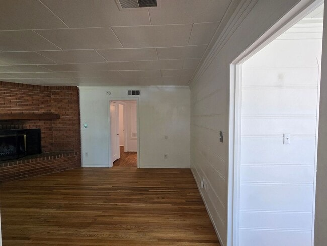 Building Photo - 607 Avenue G