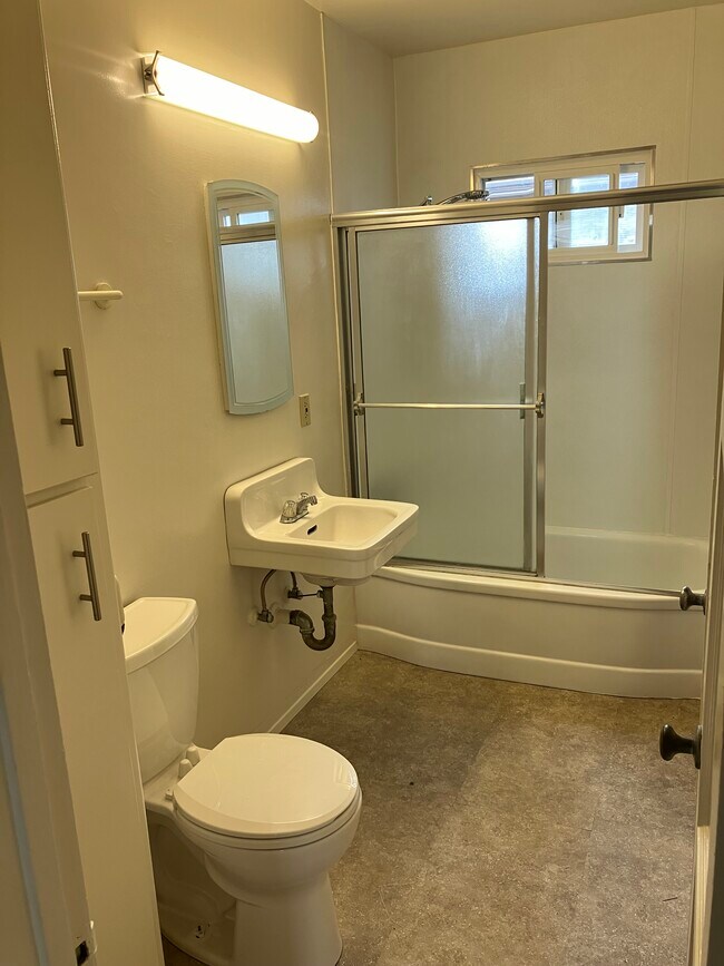 Bathroom - 532 Avenue C