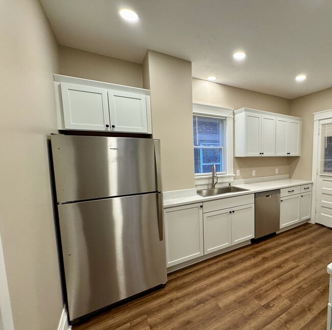 Foto del edificio - 1026 W 7th St