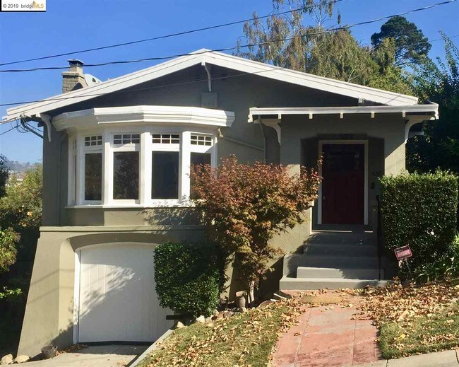 Building Photo - 638 Viona Ave