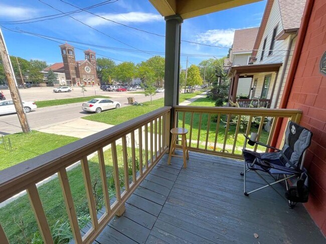 Building Photo - 1219 Mound St