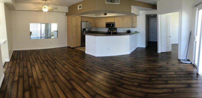 Building Photo - 6913 Cobre Azul Ave #201