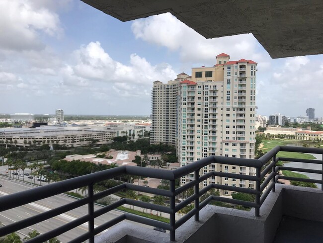 Foto del edificio - 3300 NE 191st St