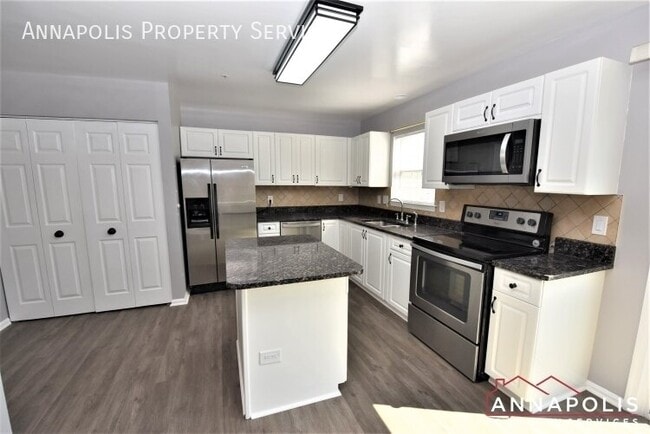 Building Photo - 109 Pinecove Ct