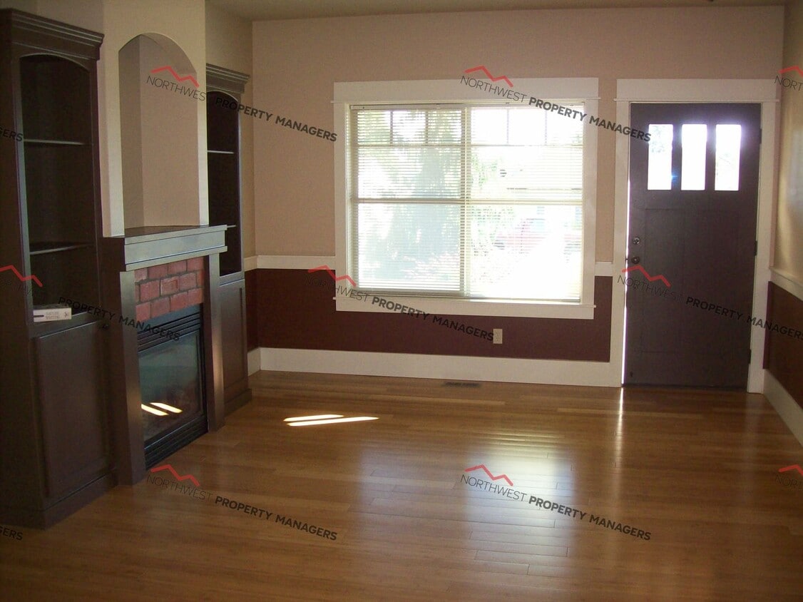 Building Photo - r223a