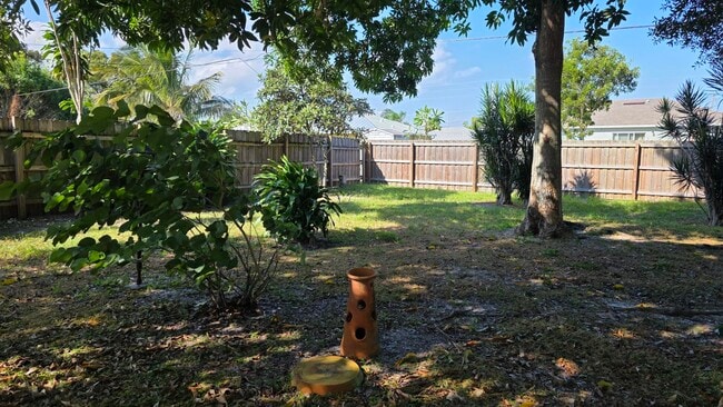 Building Photo - 207 SW Statler Ave