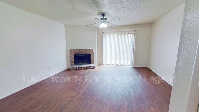Foto del edificio - 8109 Silver Creek Rd