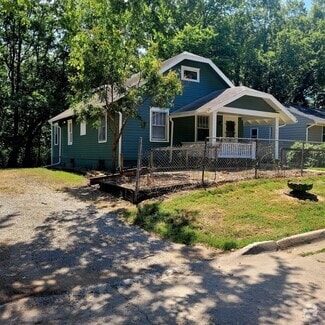 Building Photo - 2012 SW Van Buren St