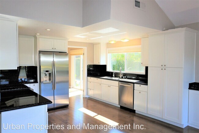 Building Photo - 4 br, 2 bath House - 591 Marlin Court