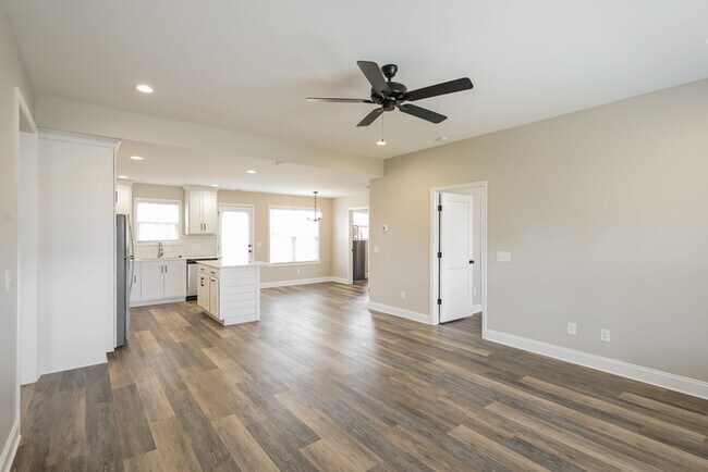 Building Photo - Adorable 3 Bedroom in White House