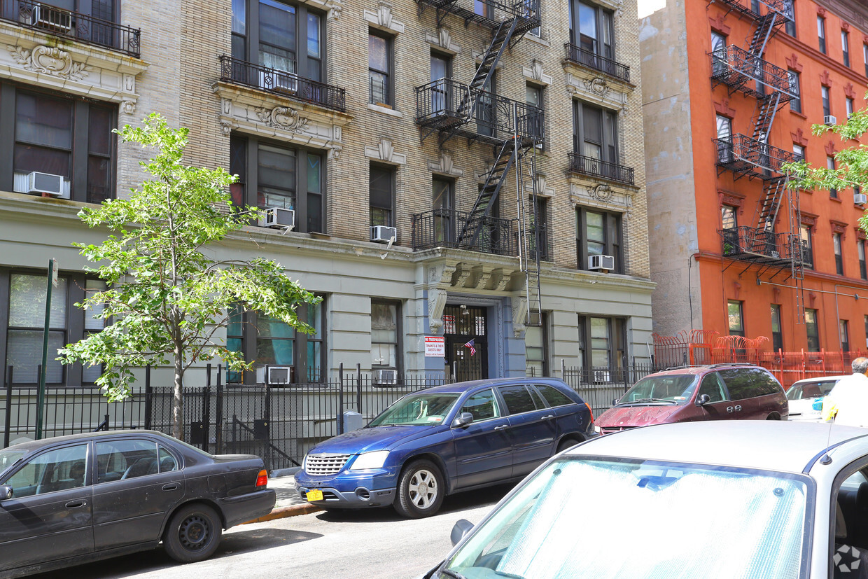 Foto del edificio - 512 W 180th St