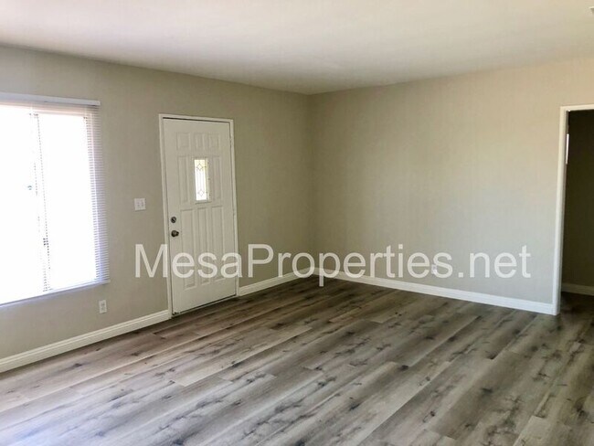 Building Photo - 5549 Elm Ave