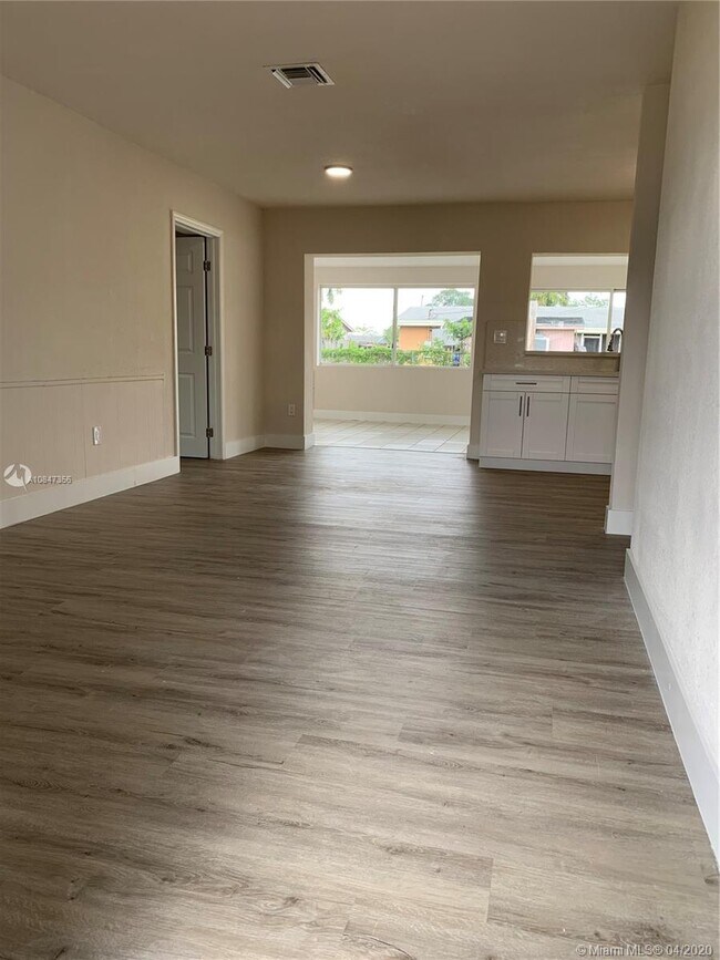 Building Photo - 10111 Dominican Dr