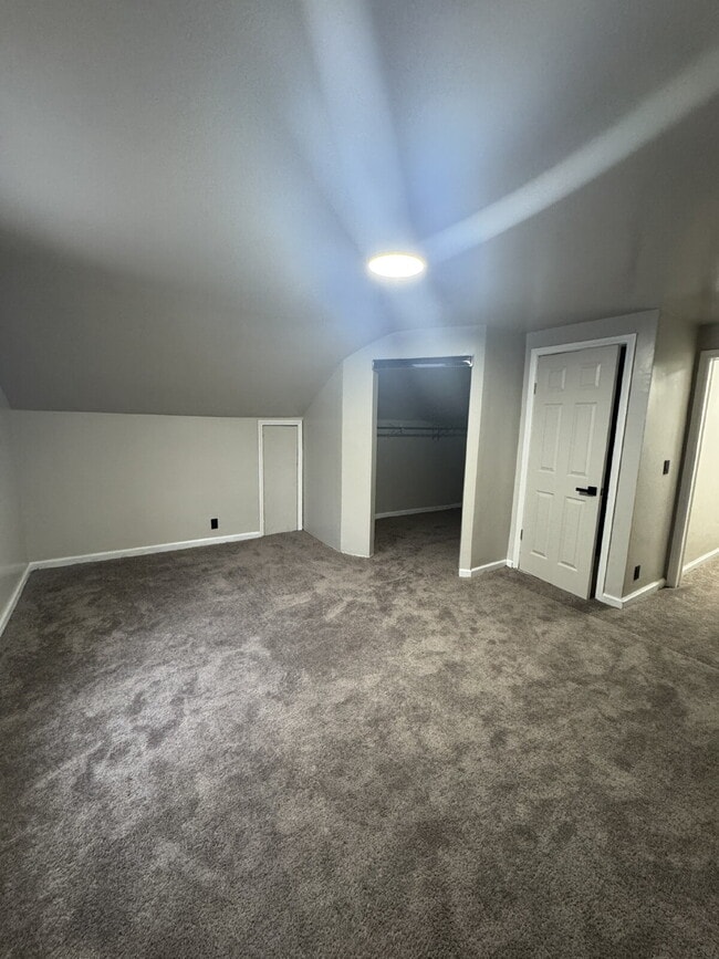 Building Photo - Ready for Move-In: Spacious 3-Bed Home