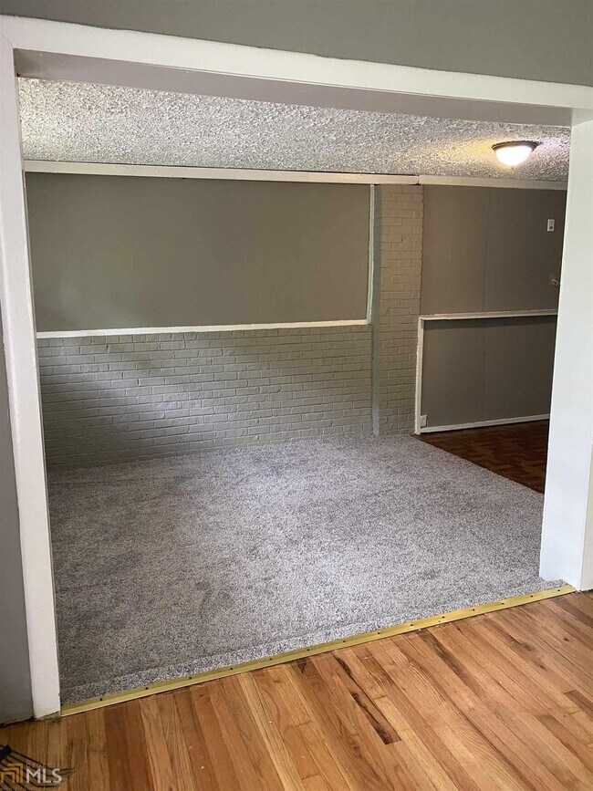 Foto del edificio - 1961 Valley Ridge Dr SW