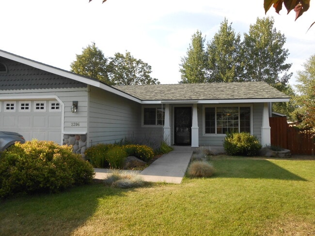 Building Photo - 2396 NE Desert Willow Ct