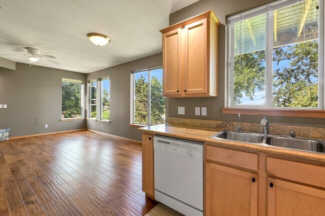 Building Photo - 2131- 2133 Yew Street