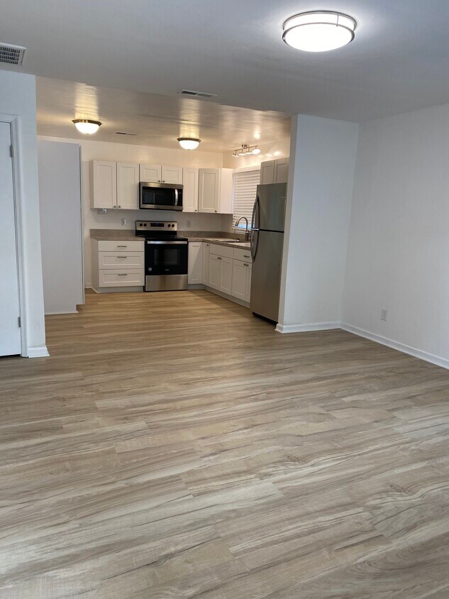 Foto principal - 4582 Clifford St