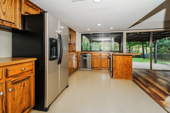 Foto del edificio - Beautiful Brick 3 Bedroom