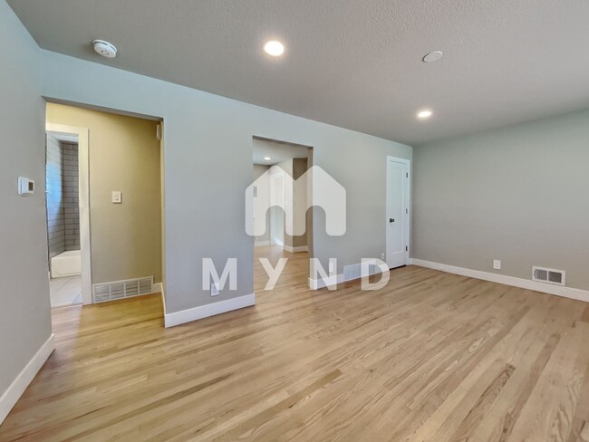 Building Photo - 10492 Marion Way