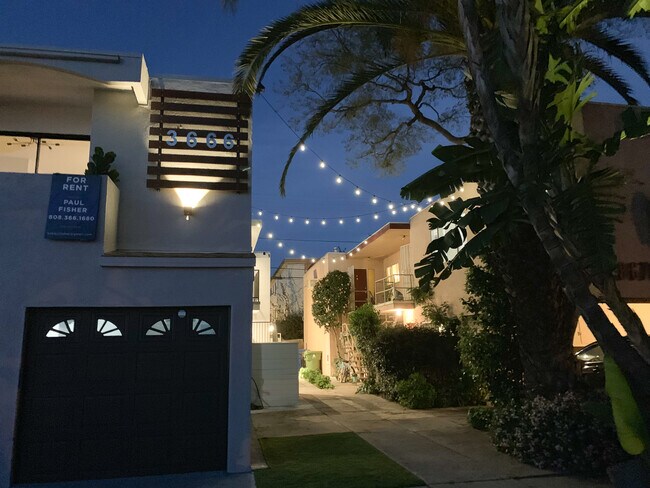 Foto del edificio - 3666 Greenfield Ave