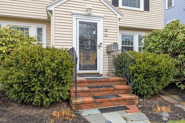 Foto del edificio - 16 Sumner St