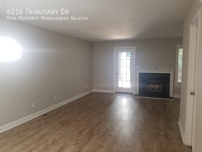 Building Photo - 2 bedroom Townhome in North Raleigh