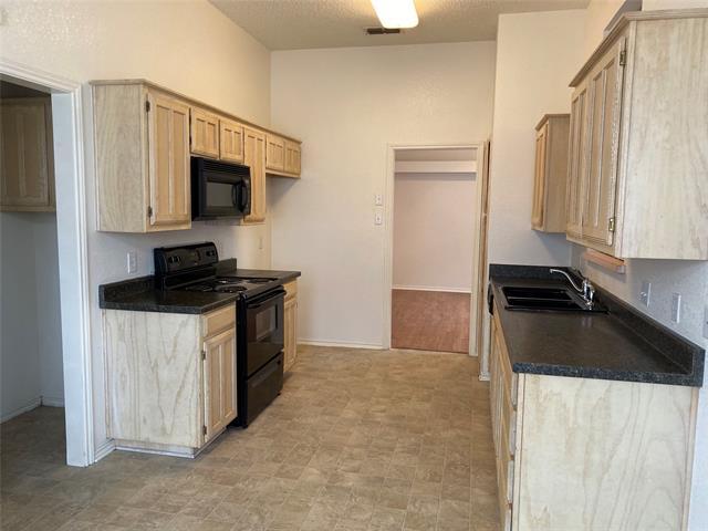 Building Photo - 1405 Gainsborough Way
