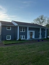 Building Photo - 951 Windrowe Dr