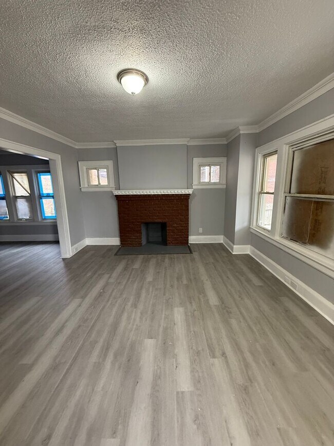 Building Photo - 2bd Single Ranch Near Lake Erie Cash Pay