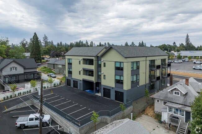 Building Photo - 717 E 29th Ave