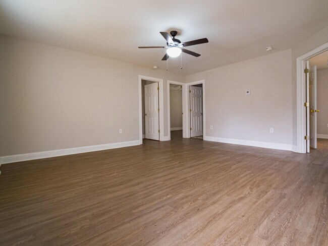 Foto del edificio - "Charming 3-Bedroom Retreat with 2 Full Baths in Gastonia - Your Cozy Haven Awaits!"