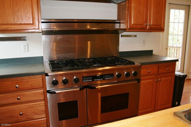 Foto del edificio - 4 br, 3.5 bath House - 695 Carodon Drive