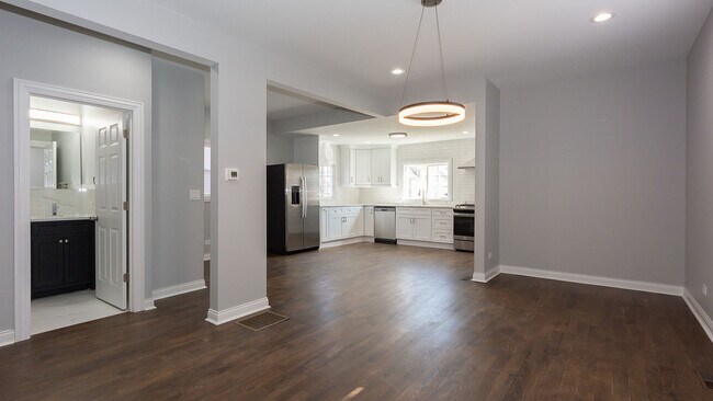 Building Photo - 6615 S Honore St