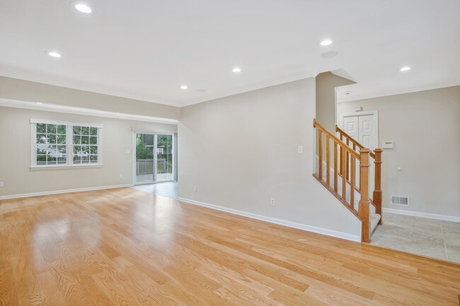 Foto del edificio - 1408 Damsel Ln