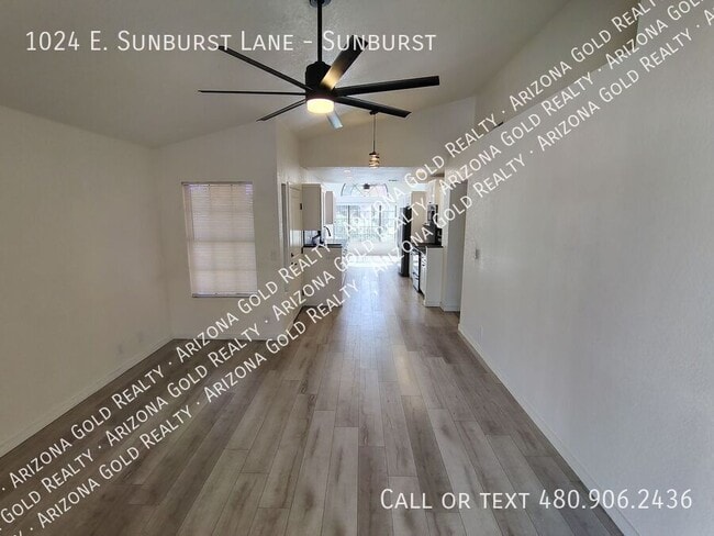 Building Photo - 1024 E Sunburst Ln